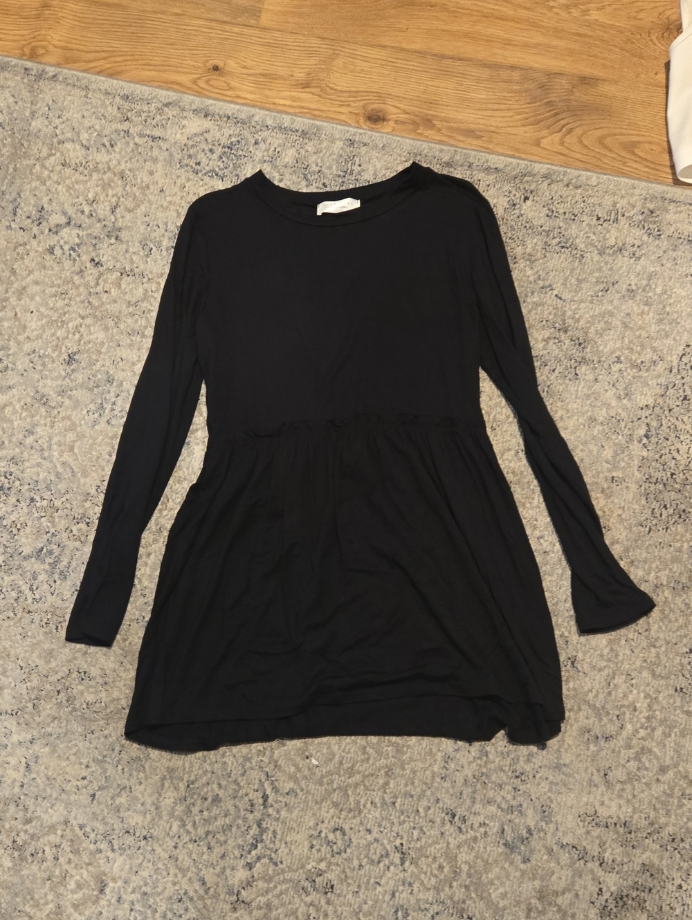 Womenโs Long Sleeve Black Tunic Top
